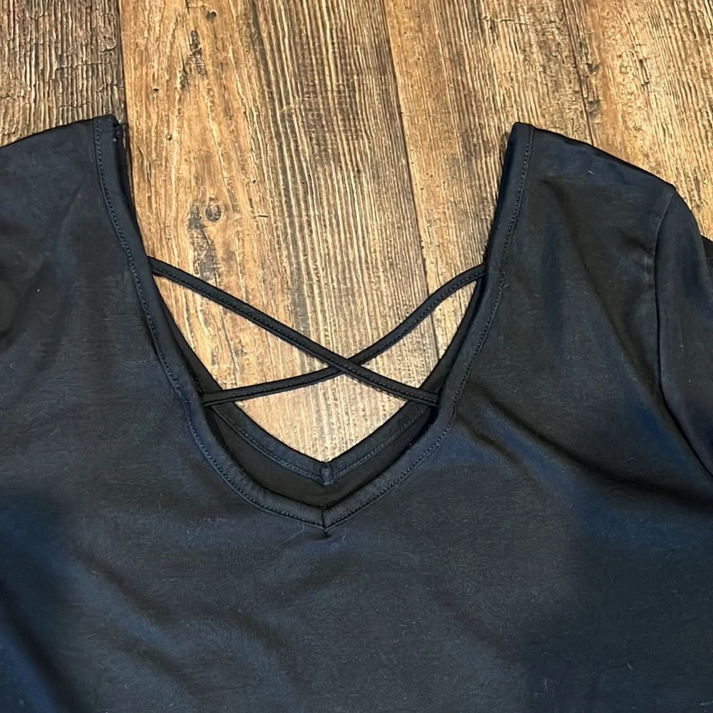 BobbieBrooks Criss Cross Back Tunic Top - Picture 4 of 5